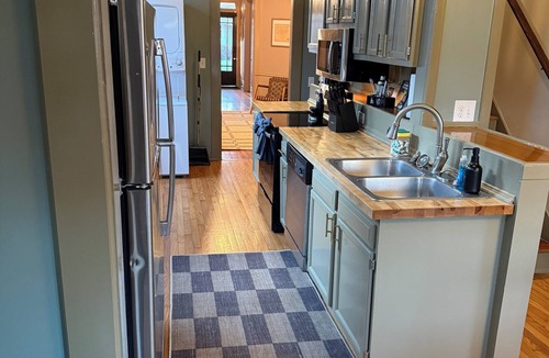 Germantown House | The Single Barrel - Deck, Fire Pit, Hot Tub, Games