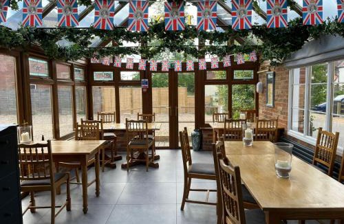 Beenham Hotel | The Six Bells