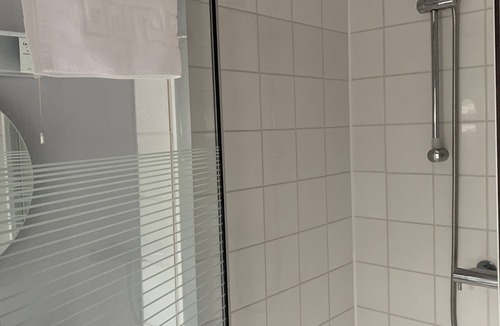 Beenham Bed & Breakfast | The Six Bells