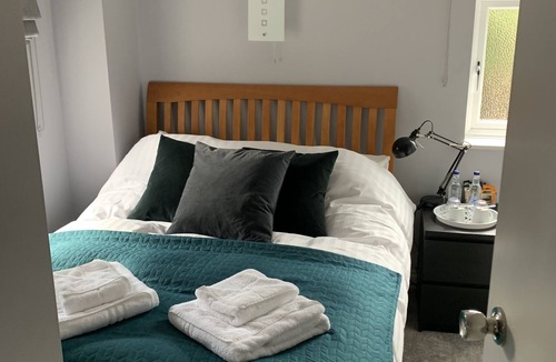 Beenham Bed & Breakfast | The Six Bells