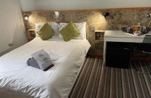 Enfield Hotel | The Six Bells Hotel