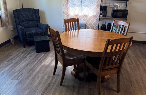 May City Bed & Breakfast | The Six Eleven Co: Heartland Retreat. King suite. Great outdoor area& coffee bar