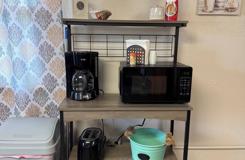 May City Bed & Breakfast | The Six Eleven Co: Heartland Retreat. King suite. Great outdoor area& coffee bar