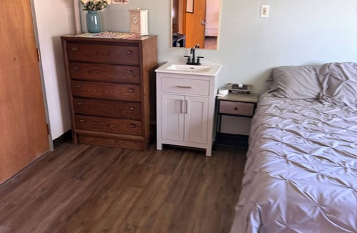 May City Bed & Breakfast | The Six Eleven Co: Heartland Retreat. King suite. Great outdoor area& coffee bar