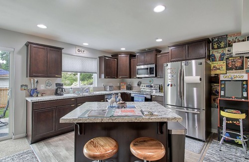 Olympia House | The Sizzl-INN' Seagull