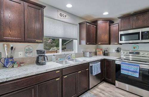 Olympia House | The Sizzl-INN' Seagull