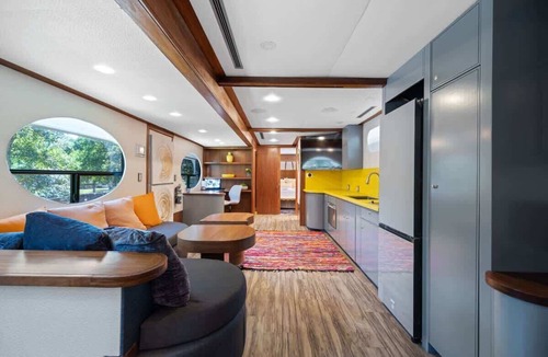 Austin Villa | The Skittles Unit near COTA: Hot Tub, BBQ & Events!