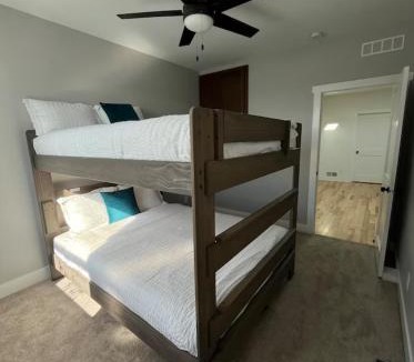 Midway House | The Skylight Retreat - Private 3BR Home in Saint Paul