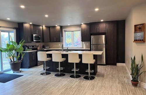 LaSalle Apartment | The Skyview Loft 2 Bedrooms, 4 Beds