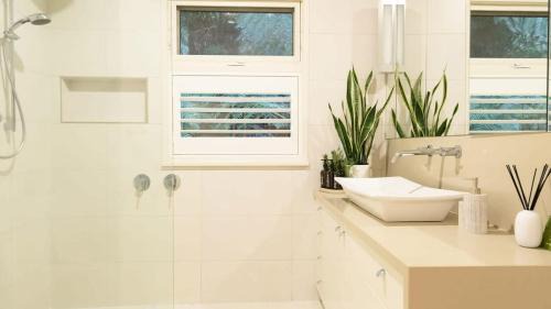 Mount Toolebewong Villa | The Slate House