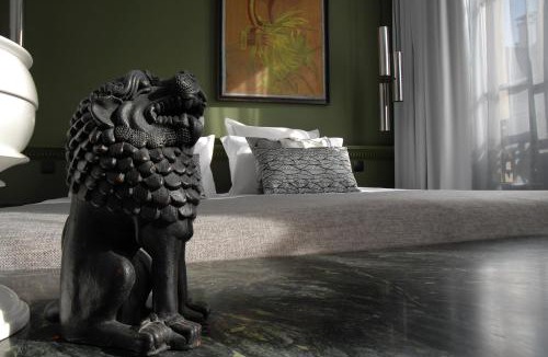 Arsenal Apartment | The Sleeping Lion