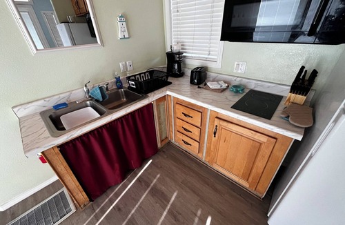 Harlingen Cabin | The Sleepy Turtle, with Pool Access!