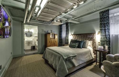 East Aurora Hotel | The Slick Willie Sutton Room @ The Bank