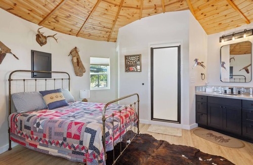 Temple Other | The Small Silo - Cozy Farm Stay for Two!