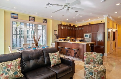 Old Town House | *THE SMILING IBIS @ OLD TOWN* Home & Pool Near Duval + LAST KEY SERVICES.