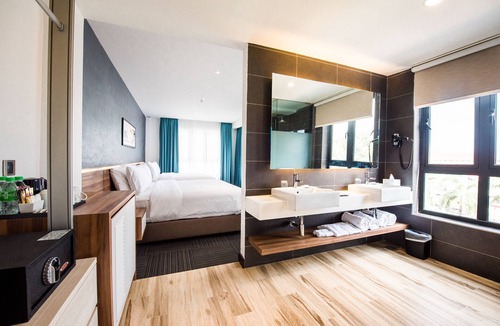 Kampung Padang Matsirat Hotel | The Smith House