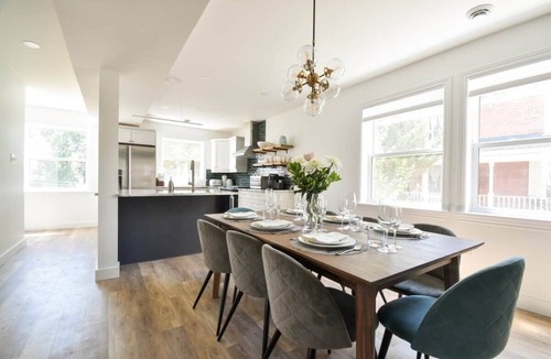 Bloomfield House | The Smith - Renovated 4 Bedroom