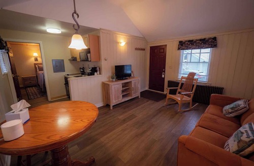 Lake Placid Hotel | The Snowshoe Lodge