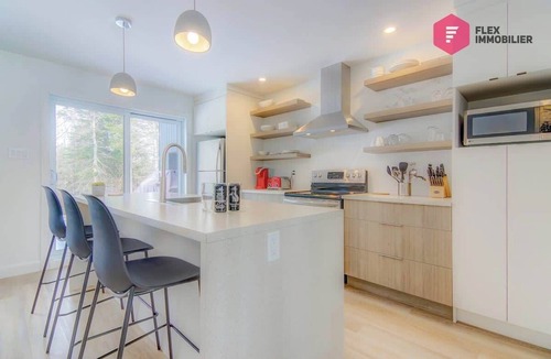 Pont-Rouge House | The Snowy Owl of Portneuf - SPA Pool Sauna Trails