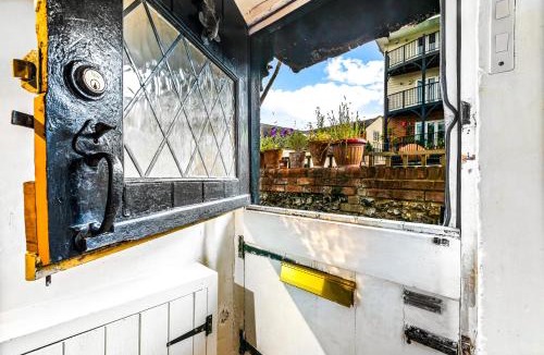 Henley-on-Thames House | The Snug