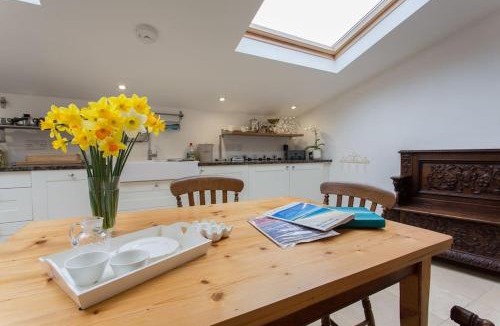 Grampound House | The Snuggery