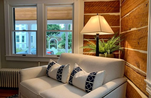 St. Michaels Bed & Breakfast | The Snuggery Inn & Suites Sea Grass Room