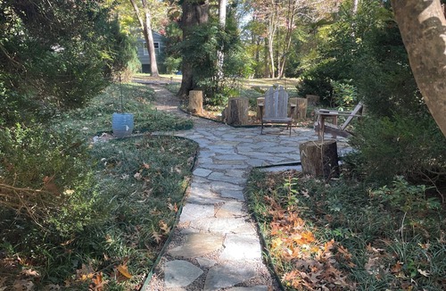 Chapel Hill Apartment | The Snuggery: Light, new studio in charming Chapel Hill