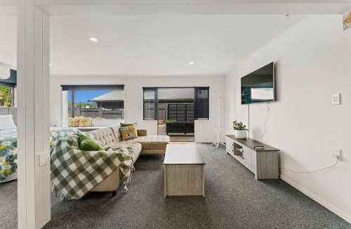 Hilltop Apartment | The Snuggery - Taupo