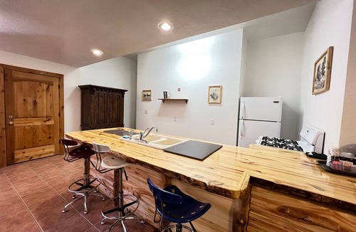 Loa Hotel | The Snuggle Inn