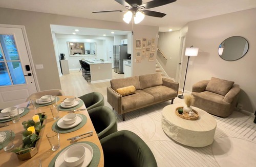 Smyrna House | The Social House