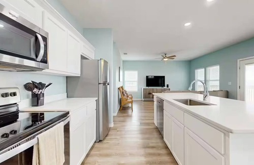 Aransas Pass House | The Sol & Mar Retreat, two neighboring homes in Aransas Pass perfect for large groups! Enjoy 6 bedrooms, 4 baths, 2 king beds, 8 queen beds, spacious yards, covered outdoor areas, and boat parking near beaches, fishing, and coastal attractions.