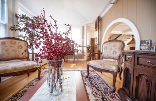 Queens Square Hotel | The Sonata Inn