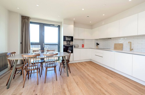Tottenham Hale Apartment | The Sophisticated Stay