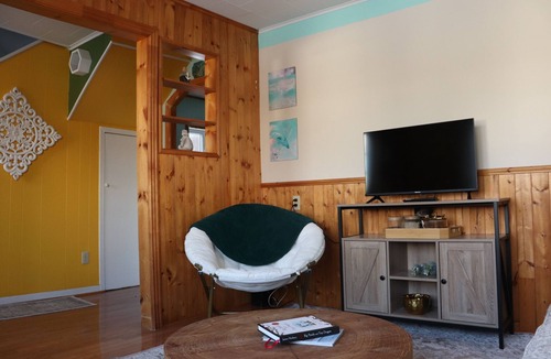 Dildo House | The soulful place-colorful self retreat, meditation&art room, family ideal!