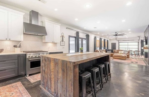 Pleasant View House | The Southern Oasis - Country Escape with Pool