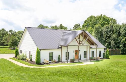 Pleasant View House | The Southern Oasis