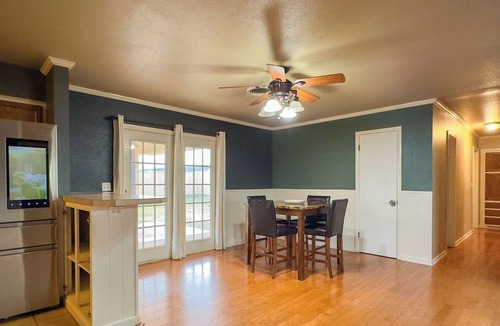 Burkburnett House | The Spacious Avocado | 4 Bed, 2 Bath