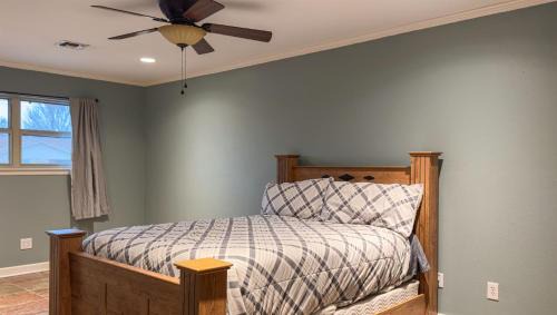Burkburnett House | The Spacious Avocado 4 Bed, 2 Bath