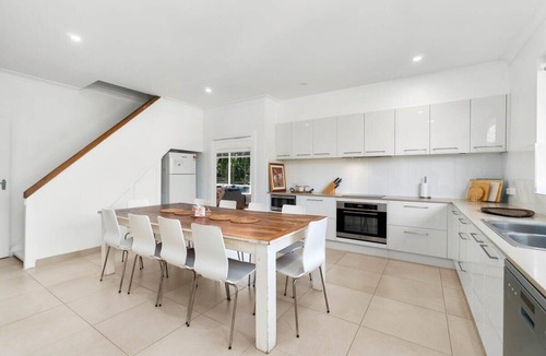 Linden Park House | The Spacious & Elegant Vacation Haven - Glenside