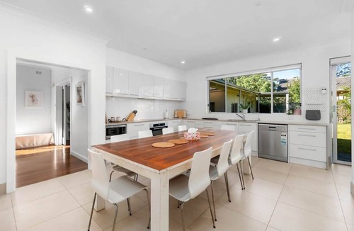 Linden Park House | The Spacious & Elegant Vacation Haven - Glenside