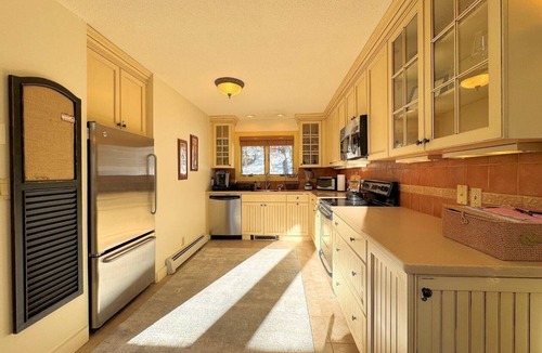 Bromley Mountain House | The spacious Ledges at Bromley!