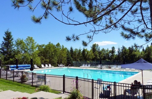 Bromley Mountain House | The spacious Ledges at Bromley!
