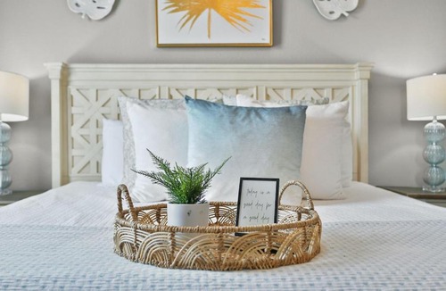 San Jacinto Apartment | The Sparkled Seahorse