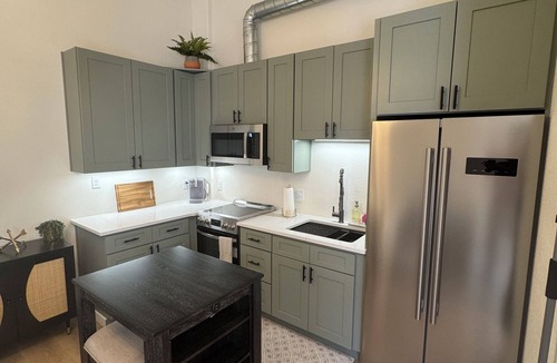 Lakeview Apartment | The Speakeasy Studio