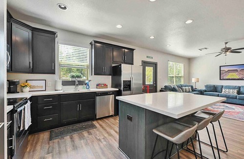 College Station House | The Spirit: 4 BR/4.5 BA Charming Home, Private Yard