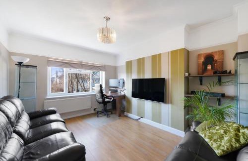 Broad Green Apartment | The Spot