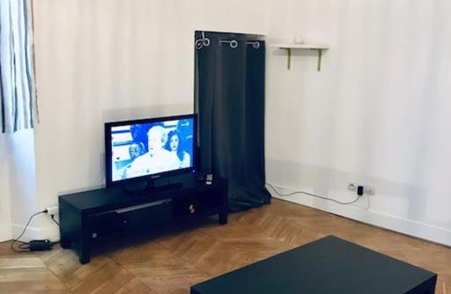 Fontainebleau Apartment | The Spot in the Center on Fontainebleau