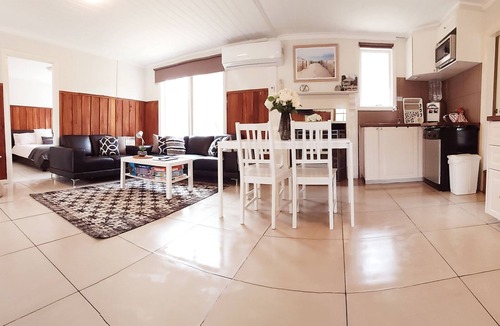 The Honeysuckles House | THE SPRAY ON THE 90!