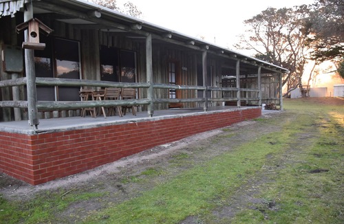 The Honeysuckles House | THE SPRAY ON THE 90!