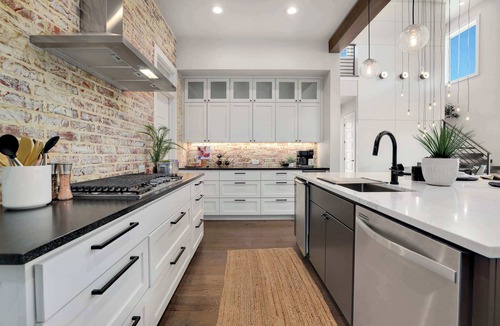 Fayetteville House | The Spring Retreat | <1mi to Dickson St & UofA